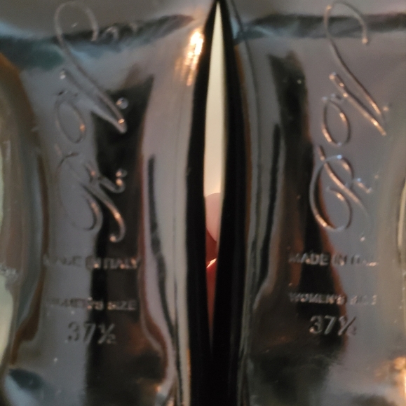 Vintage Roger Vivier black patent pumps with gold buckle - Picture 6 of 15